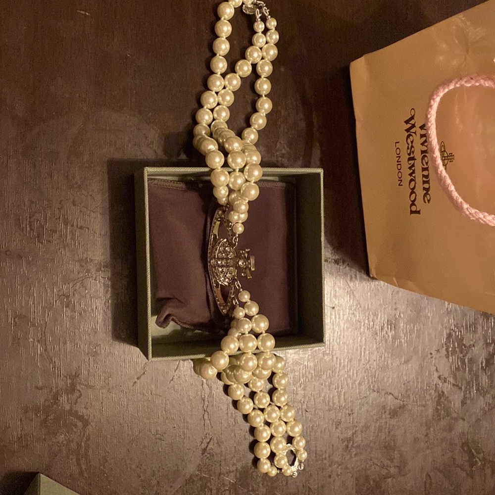 a Vivienne Wood 3 layered necklace that I brought 2 years ago and never wore.